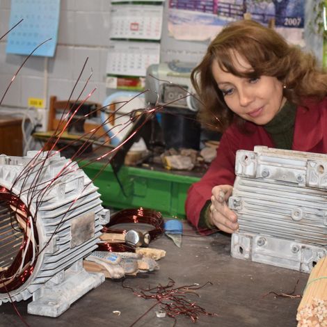 Ольга Анатольевна ВАГАНОВА вот уже 23 года работает электромонтёром по ремонту обмоток и изоляций электрических машин.