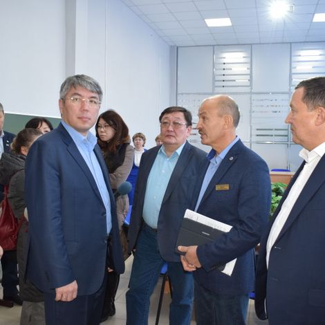 Глава Бурятии Алексей Цыденов посетил Политехнический техникум п. Селенгинска.