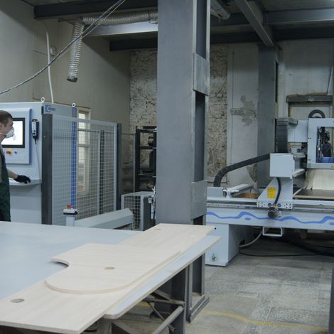 В мебельном цехе ИП Обросовых рождается качественная мебель из ламинированных ДСП.