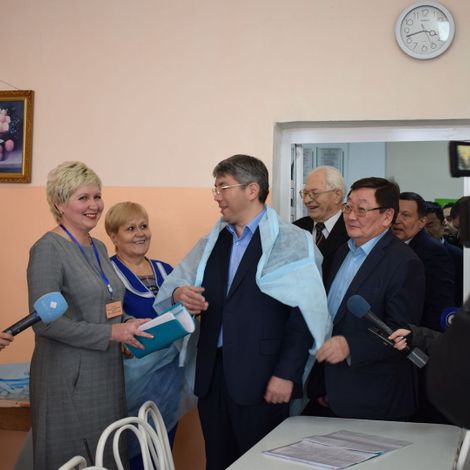 Глава Бурятии Алексей Цыденов посетил Кабанскую школу.